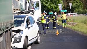 Jul 01, 2021 · potworny wypadek w elżbietowie. Wypadek Na Trasie Poznan Katowice Zderzyly Sie Trzy Ciezarowki I Osobowka Polsat News