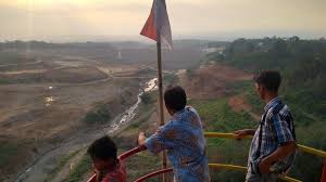 Waduk gondang berada di kecamatan kerjo karanganyar jawa tengah yg resmikan oleh bpk priseden jokowi pada tahun 2019. Saksikan Bendungan Gondang Karanganyar Ditemani Sunset Bisa Dinikmati Dari Gunung Tirah Halaman All Tribun Jateng