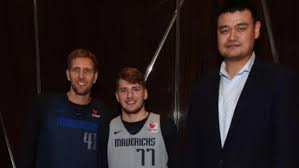 So, let's all just take a moment to remember the time shaquille o'neal actually met met kevin hart. Yao Ming Dwarfs Dallas Mavericks Luka Doncic Dirk Nowitski Nba Basketball The Courier Mail