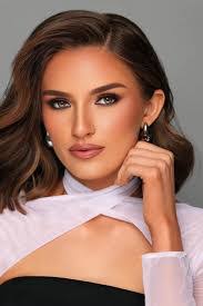 Charlene Tennant's Instagram, Twitter & Facebook