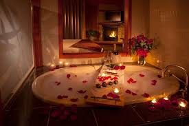 After a long, hard day, few things are as enjoyable as a soothing bubble bath. Romantic Bathtub With Candles And Roses Novocom Top