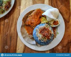 Dish out and mix with the rice. Draufsicht Von Nasi Kerabu Oder Von Nasi Ulam Blauer Farbreissalat Traditionelle Malaysische Kuche Auf Holztisch Stockbild Bild Von Malaiianer Cracker 141851703