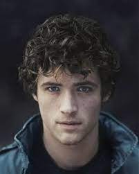 Curly Hairstyles For Men Curly Hair Men Medium Curly Hair Styles Men S Curly Hairstyles