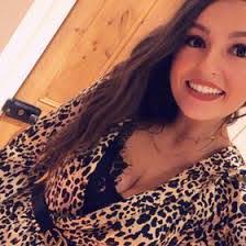 Flossie Bennett's Instagram, Twitter & Facebook