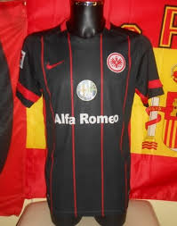 Deshalb, stelle dort einfach deine frage nach kleidung. Eintracht Frankfurt Home Football Shirt 2015 2016