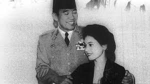Anak presiden soekarno dari ratna sari dewi, karina/kartika soekarno, di rumahnya, jalan suwiryo 45, menteng, jakarta, 1984. Ratna Sari Dewi Gadis Jepang Penakluk Hati Soekarno Okezone Nasional