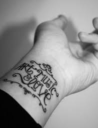 Tatouage Art Music Love Sur Le Poignent Tatouage Art Music Love Poignet Tatoo Typographic Tattoo Love Tattoos Music Tattoo Designs