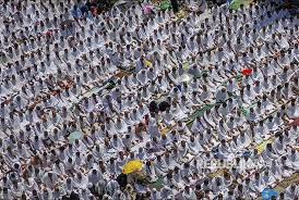 Seseorang dianggap sudah wukuf di arafah sebagai rukun haji yang utama apabila berada di arafah pada waktu tersebut, yaitu antara tergelincirnya matahari tanggal 9 sampai terbit fajar hari berikutnya meskipun hanya sebentar. Miniatur Padang Mahsyar Saat Wukuf Di Arafah Republika Online