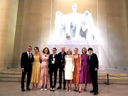 Hunter biden did more than abuse drugs and use his father's influence to enrich himself and his family. Ver Fotos Hollywood Life