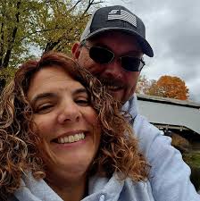 Who can repair a Bobcat 825 skid steer with leaking seals and hydraulic  drive problems?