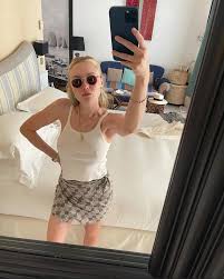 Dakota Fanning Nipple Pokies Selfie! - The Nip Slip