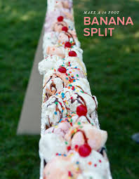 Top with a layer of crushed pineapple and sliced bananas. Giant Banana Split