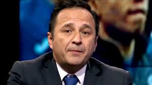 César Martínez, el periodista que se enfrentó a La Volpe por 'llevarle mala  suerte' al Tri