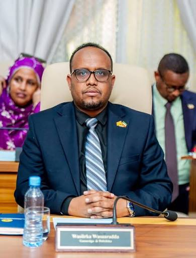 Wasiirka Ganacsiga iyo Dalxiiska JSL, Mudane Cabdiraxmaan Xasan Nuur ayaa Golaha Wasiirrada uga warbixiyey in Dagaalka Bariga Dhexe uu si weyn u saameeyey nolol-maalmeedka shacabka, isaga oo sababay kor u kac ku