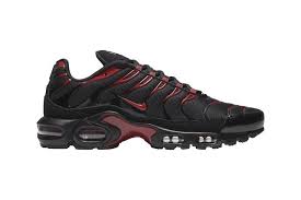 Nike Applies A Mix Of University Red Black To The Air Max Plus