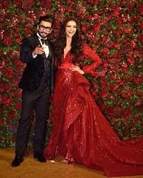 Dec 1 2018 Deepveer Mumbai Reception Red Hot Deepikapadukone Poses With Ranveersingh Newlywed Red Wedding Gowns Bollywood Wedding Indian Reception Outfit