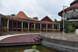 Download gambar sketsa rumah adat betawi model rumah adat betawi via gambar.co.id. 16 Gambar Mewarnai Rumah Adat Betawi Animasi Images