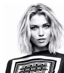 Messy Shoulder Length Hair Middle Part Edgy Cheveux Coupe De Cheveux Coiffure