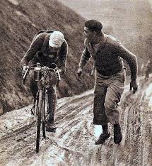 Iniziata con la celebrazione di raymond poulidor, un ciclista tanto amato quanto combattivo. Pin Su Tour De France