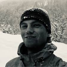 Why do crypto projects flatline at $1B FDV? There is a structural reason  why crypto is great at going from 0 to 1B, but terrible at going from 1B to  100B. Every