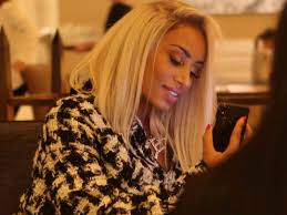 Et la femme en place envoie. Booba Se Moque De Demdem La Femme De Maitre Gims Sur Instagram