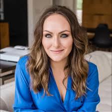 Kimberley Howard's Instagram, Twitter & Facebook