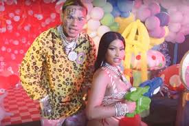 La loro rottura ha influenzato la stesura dei testi dei brani contenuti nell'album the pinkprint. 6ix9ine Fefe Video Ft Nicki Minaj
