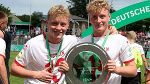 Dit is de nieuwspagina van de speler ansgar knauff van de club borussia dortmund u19. Meisterschaft Kolner U17 Deutscher Meister Sport Sz De