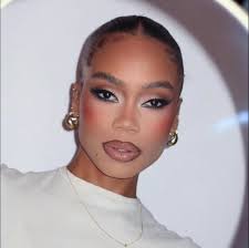 Hello, I'm getting married in Tuscany next October and I'm looking for  someone who can work with darker complexions. I'm interested in glam and  the styles below! Open to recommendations. Thank you!