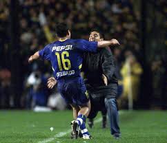 Dakikada boca juniors'un orta sahada atağını keserek kazandığı topla böylece, palmeiras'ın arjantinli rakibi river plate'i elemesinin ardından, santos da arjantinli rakibi. Twitter à¤ªà¤° Riquelme2019 Un Dia Como Hoy Bocajrsoficial Derroto Al Santos Por 2 0 En El Partido De Ida De La Final De La Copa Libertadores 2003 Riquelme Presencio El Partido Y Celebro