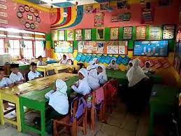 Berikut ini adalah hiasan jendela kelas yang bisa dipraktikkan untuk mempercantik kelas kalian. Dekorasi Ruang Kelas Cantik Dan Inspiratif Youtube