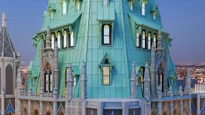Designed by architect cass gilbert, it opened in 1913 as the headquarters for the f. Woolworth Building S 110m Penthouse Finally Hits The Market Curbed Ny