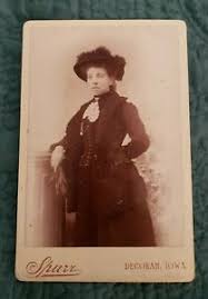 Detalizētu informāciju par uzņēmuma saimniecisko darbību, darbaspēks, un apliecinājumiem. Cabinet Card Decorah Iowa Ervin S Georgeous Wife In Big Black Hat Fashion Ebay