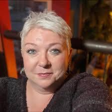 Kat Turner's Instagram, Twitter & Facebook