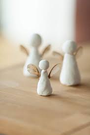 Diy Fine Angels Out Of Modeling Clay And Maple Seeds Wohn Projekt Blog Diy Basteln Mit Naturmaterialien Basteln Weihnachten Basteln Mit Kindern Weihnachten