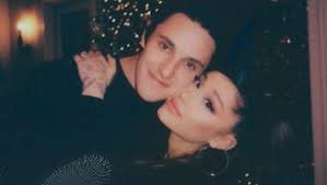 Istimewa 4 syawal saksikan cinta 11 syarat raya dan juga seleksi program program menarik di astro prima dan maya hd. Ariana Grande Menikmati Jadi Pengantin Baru