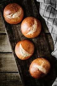 De véritable pain hamburger bien moelleux idéaux pour les sorties d'été. Recette De Recette Des Buns Maison Facile Les Petits Pains Burger Facile