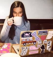 Stiker bisa sulit dihilangkan, entah stiker produsen aslinya atau stiker yang anda tempelkan untuk membuat laptop menjadi lebih personal. 20 Laptop Sticker Ideas Laptop Stickers Laptop Macbook Stickers