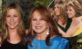 She is a social activist, a producer, and an actress in american. Jennifer Aniston Reunites With Friends Mother Marlo Thomas Daily Mail Online
