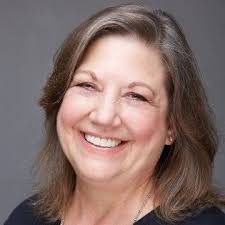 Lisa Behnke's Instagram, Twitter & Facebook