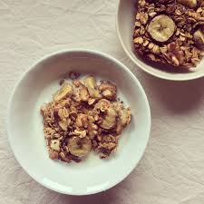 Un Porridge De Flocons D Avoine D Epeautre Cuit Au Four Aux Bananes Aux Noix Aux Noix Du Bresil A Degu Alimentation Porridge Banane Idees De Collations