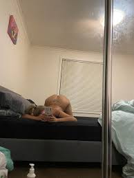 Beautiful women who love to post naked pics - daily updates