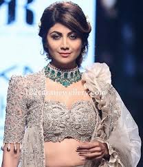 Shilpa shetty wearing dangling diamond earrings (7 of 10). Shilpa Shetty In Diamond Emerald Choker Jewellery Designs