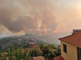 Στο σημείο επιχερούν 25 πυροσβέστες με 8 οχήματα Zy4bcdvk0d0khm