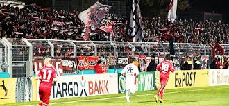 Mike wunderlich, der langjährige kapitän und überragende spieler der höhenberger, wird seine aktive karriere nun doch nicht. Viktoria Koln Vs Bayer 04 Leverkusen Pyro Banner Und Sechs Tore Im Hohenberg Turus Net Magazin