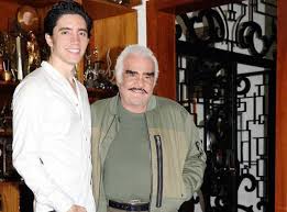 Llaman ofrecida a lili estefan por unas fotos comprometedoras con alejandro fernández, fotos recientes de valentina, la hija menor de alejandro fernández. Quien Es Alex Fernandez Hijo De El Potrillo Y Nieto De Chente