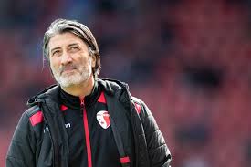 Seit über 40 jahren bin in ich ulm daheim und kenne die region wie meine westentasche. Murat Yakin Beim Fc Sitten Beurlaubt 1815 Ch