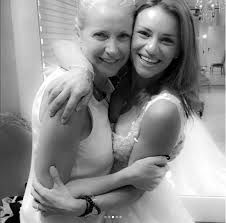 Maybe you would like to learn more about one of these? Elenh Tsolakh Oi Fwtografies Apo Thn Proetoimasia Ths Nyfhs Eirinika Gr