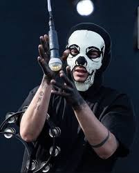 I drew Tyler Joseph for the new Doubt Demo The song is a vibe!!!  #twentyonepilots #twentyønepiløts #doubtdemo #blurryface #clancytour  #scaledandicy #vessel #fanart #art #prismacolor #microlinepens #drawing  #tylerjoseph #joshdun #handdrawnart ...