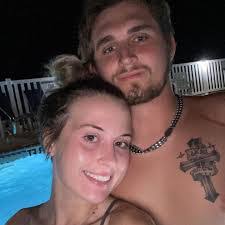 Taylor Simons's Instagram, Twitter & Facebook